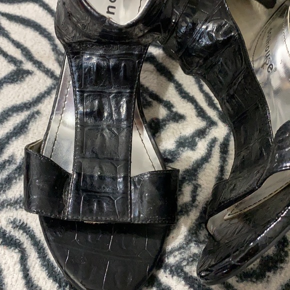 Dollhouse zip up open toe 4inch black heels size 8 - Picture 4 of 7